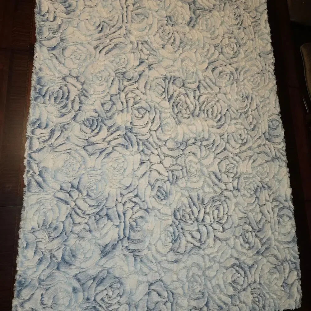 Sew Sweet Minky Designs Frosted Prism Bluebell Blanket Throw child/ travel size